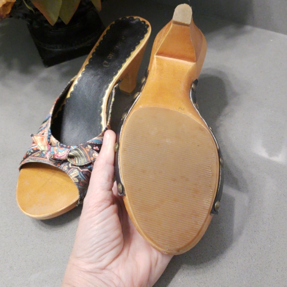 Heels - Picture 3 of 7